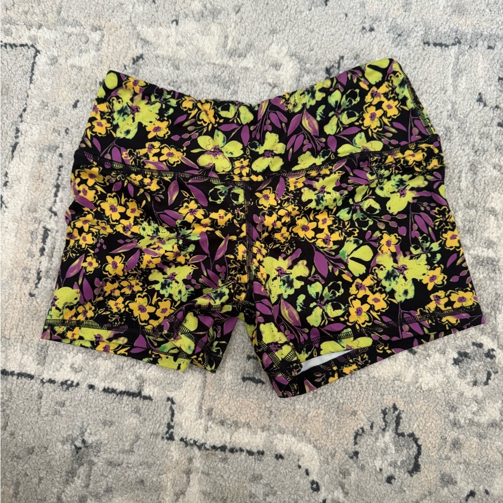 Fleo shorts- medium